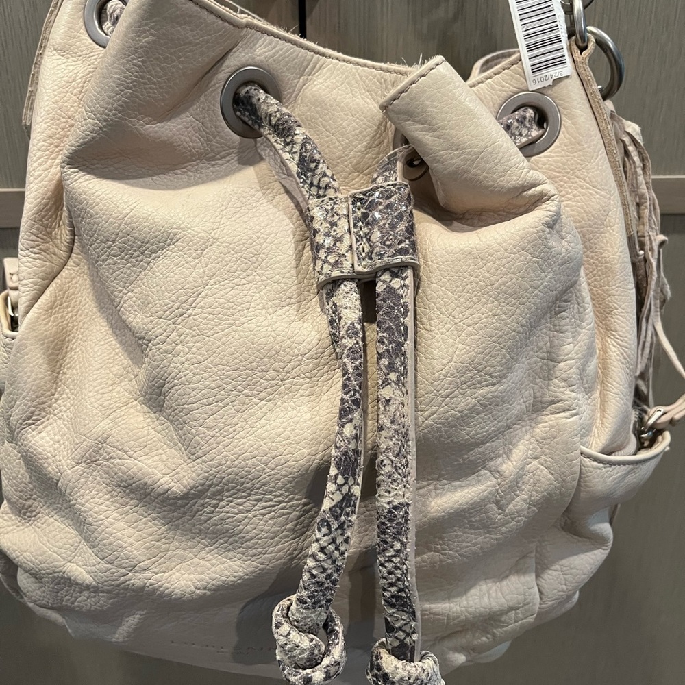 NWT. Liebeskind leather bag with long and short strap. Neutral color.